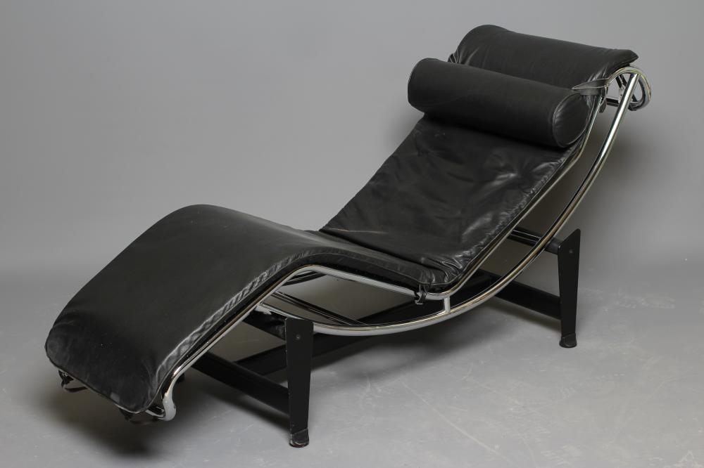 A CHAISE LONGUE Image