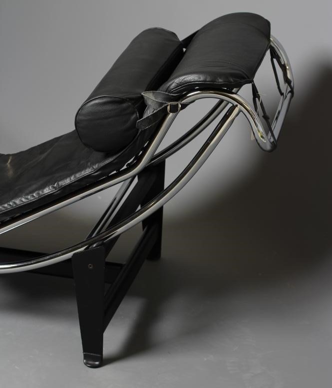 A CHAISE LONGUE Image