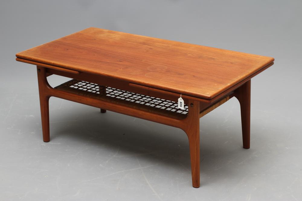 A RETRO MID CENTURY TEAK COFFEE TABLE of oblong form with sliding end extensions Image