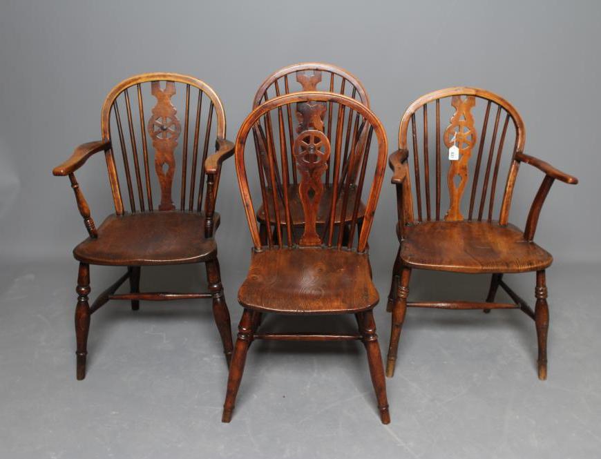 A WHEEL BACK WINDSOR SIDE CHAIR Image