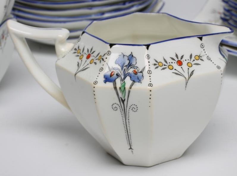 A SHELLEY CHINA QUEEN ANNE PART SERVICE Image