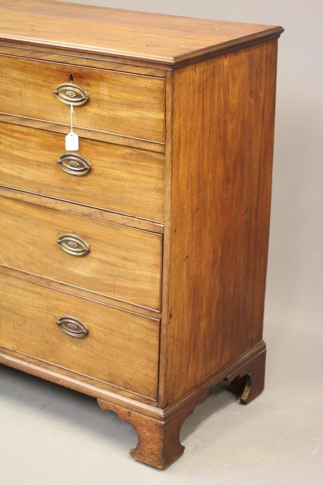 A GEORGIAN MAHOGANY CHEST Image