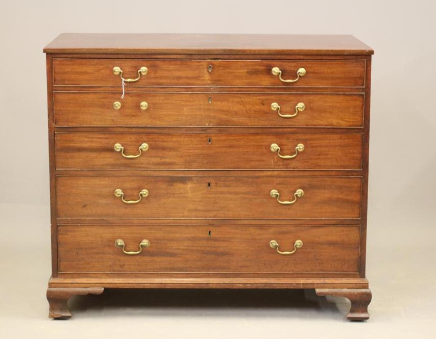 A GEORGIAN MAHOGANY SECRETAIRE Image