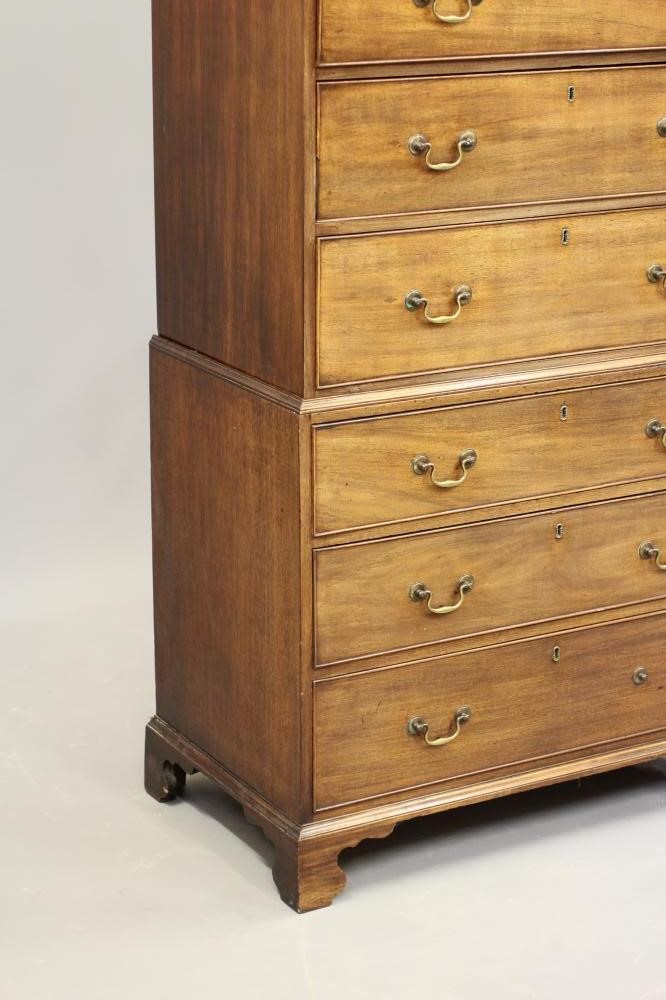 A GEORGIAN MAHOGANY CHEST ON CHEST Image