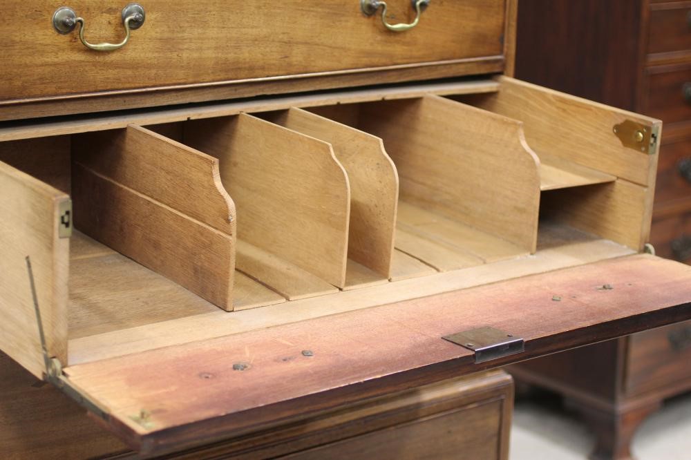 A GEORGIAN MAHOGANY CHEST ON CHEST Image