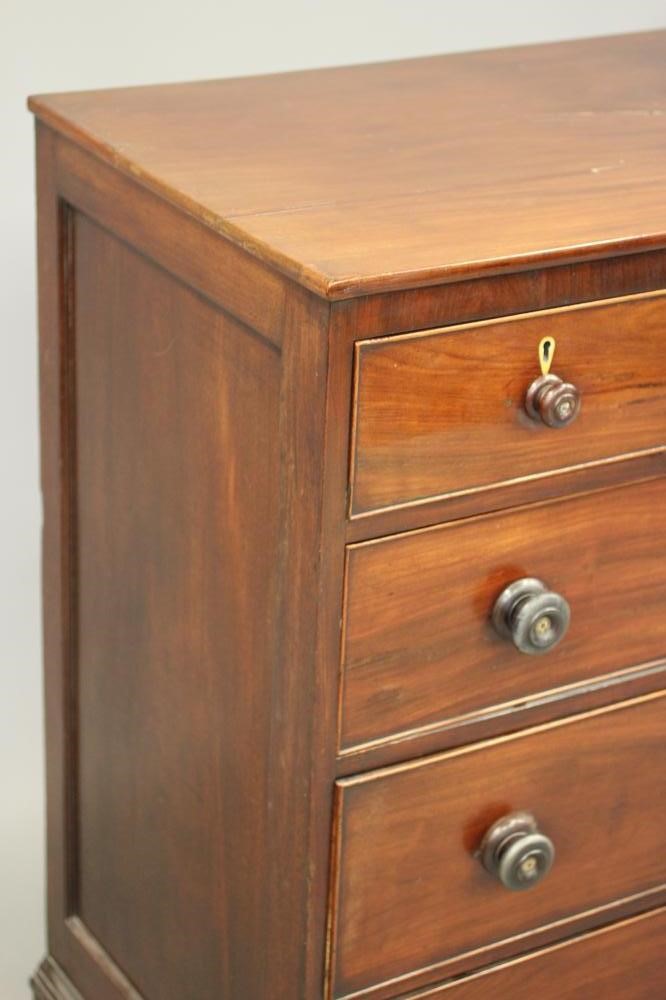 A GEORGIAN MAHOGANY CHEST Image