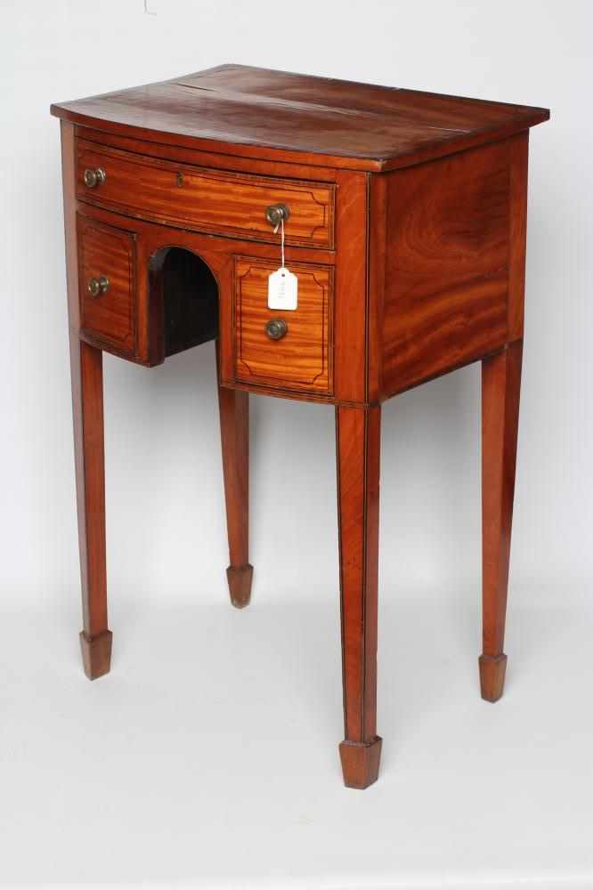 A SMALL SATINWOOD OCCASIONAL TABLE Image