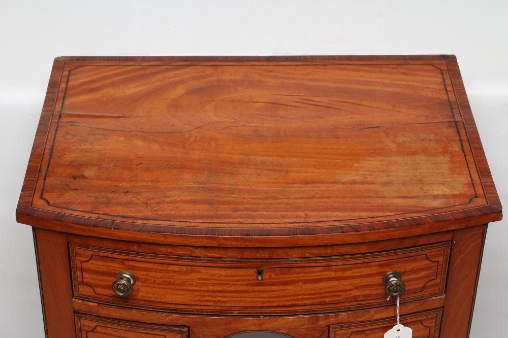 A SMALL SATINWOOD OCCASIONAL TABLE Image