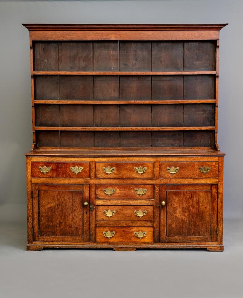 A GEORGIAN OAK DRESSER Image