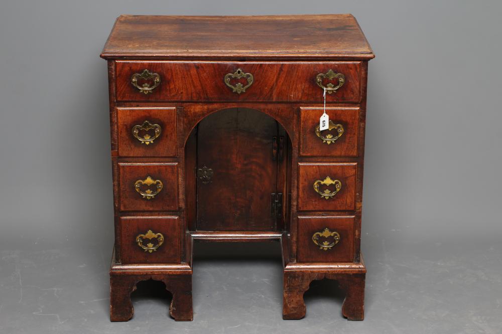 A GEORGIAN MAHOGANY KNEEHOLE DRESSING TABLE Image