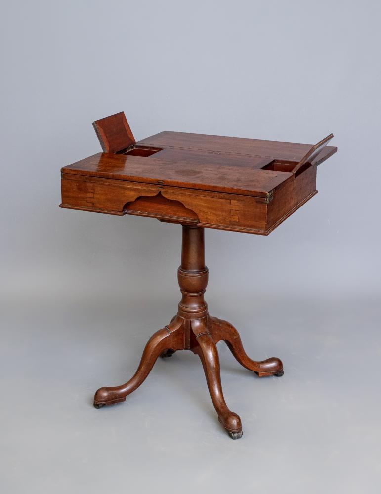 A GEORGIAN MAHOGANY COLLECTORS/SPECIMEN(?) TABLE Image