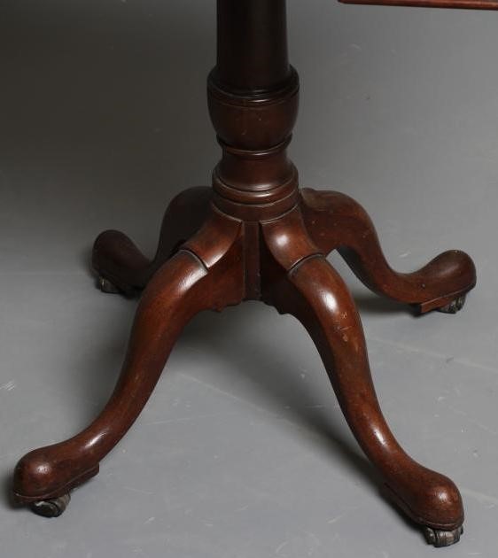 A GEORGIAN MAHOGANY COLLECTORS/SPECIMEN(?) TABLE Image