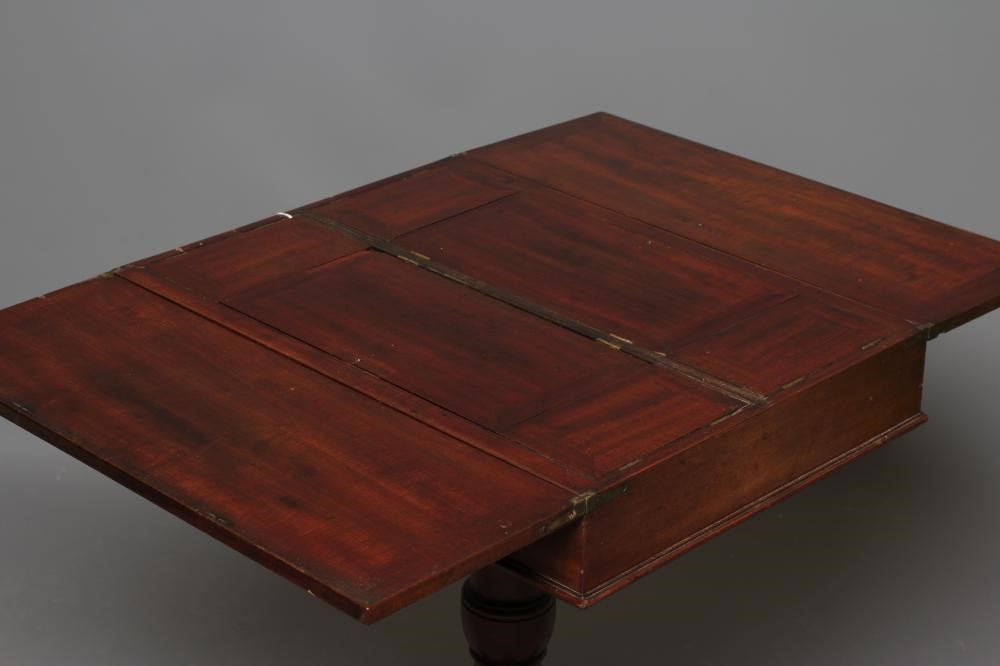 A GEORGIAN MAHOGANY COLLECTORS/SPECIMEN(?) TABLE Image