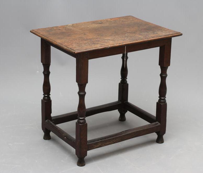 AN OAK SIDE TABLE Image