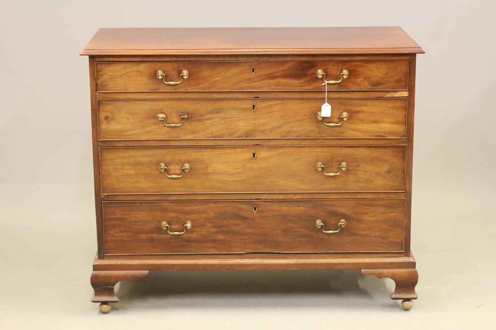 A GEORGIAN MAHOGANY CHEST Image
