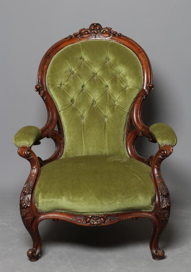 A VICTORIAN WALNUT FRAMED SALON CHAIR of spoonback form Image