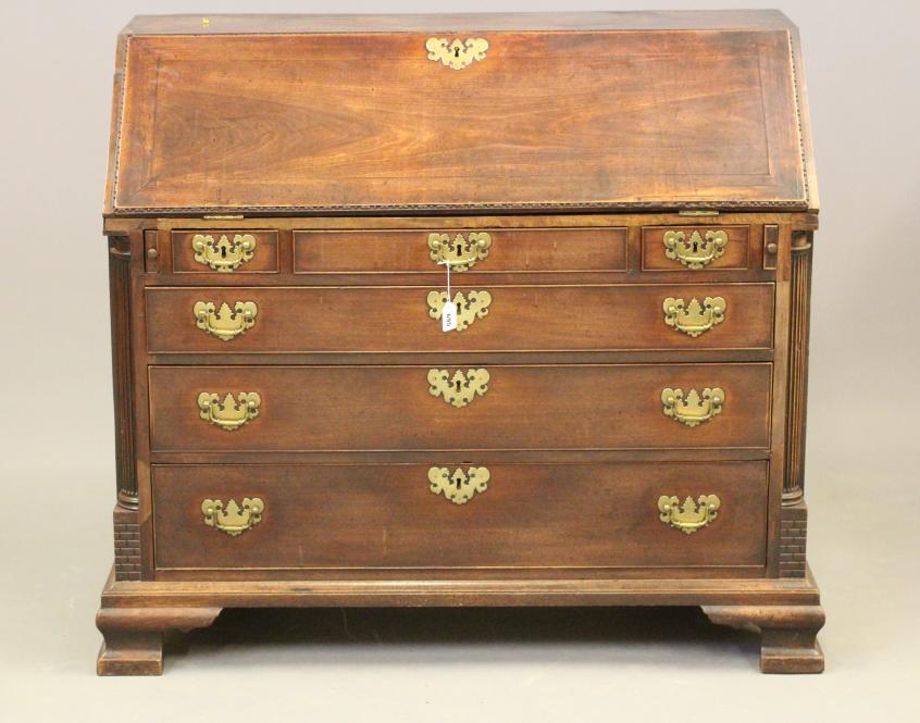 A GEORGIAN MAHOGANY BUREAU Image