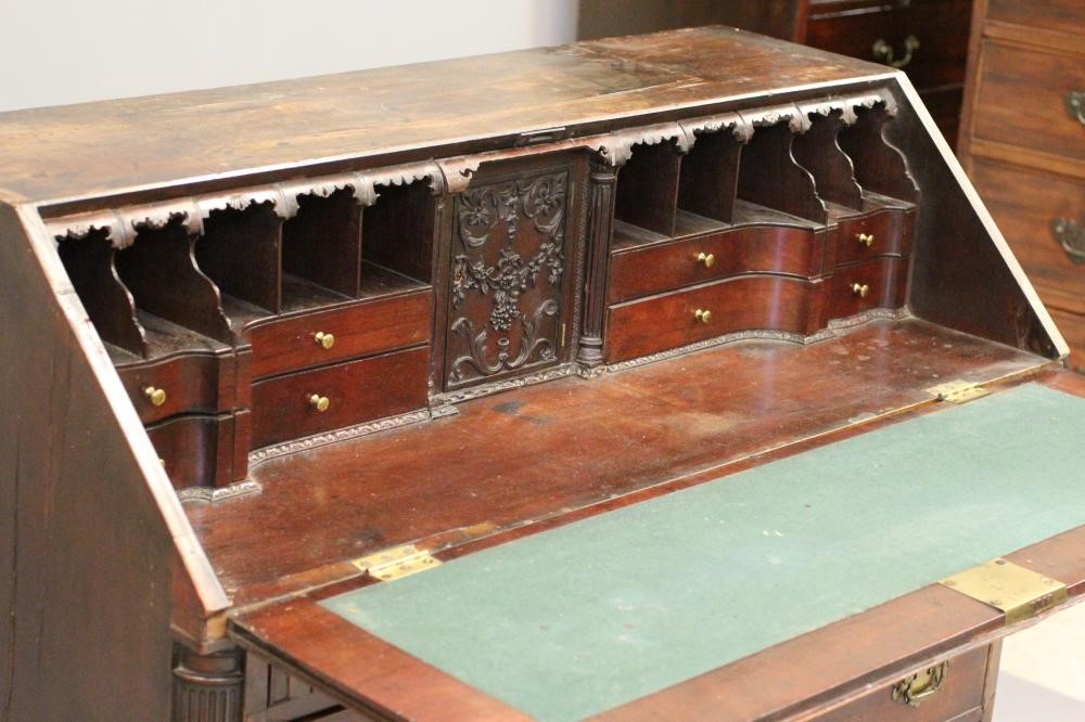 A GEORGIAN MAHOGANY BUREAU Image