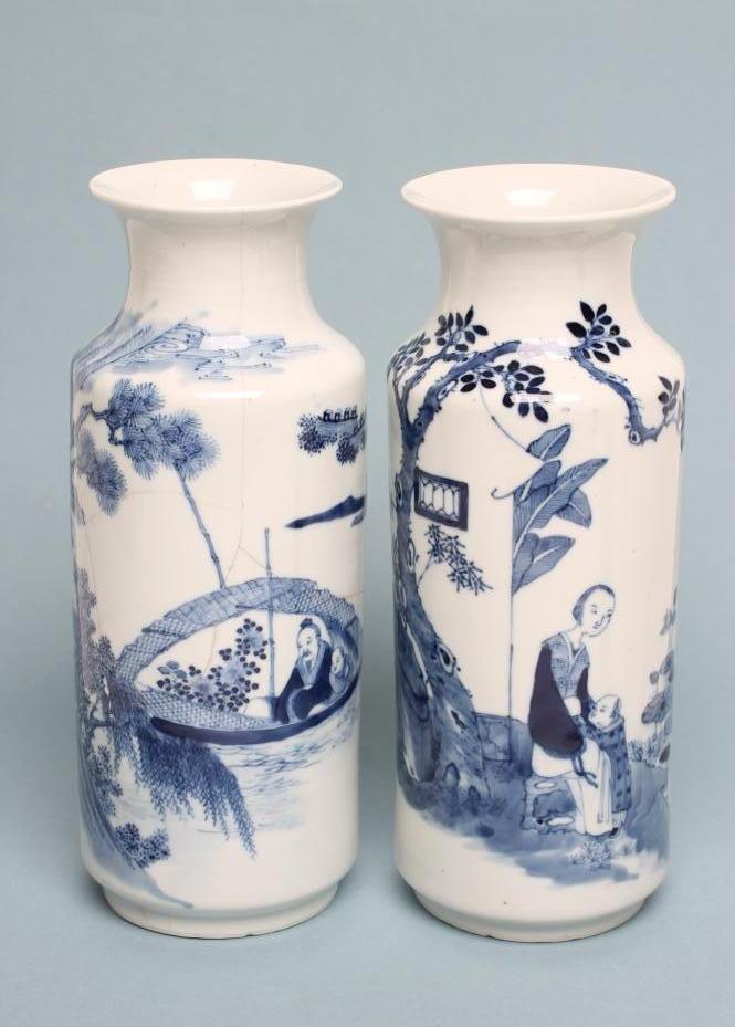 A MATCHED PAIR OF CHINESE PORCELAIN ROULEAU VASES Image
