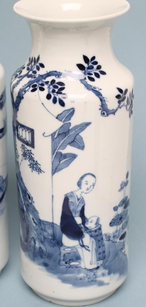 A MATCHED PAIR OF CHINESE PORCELAIN ROULEAU VASES Image