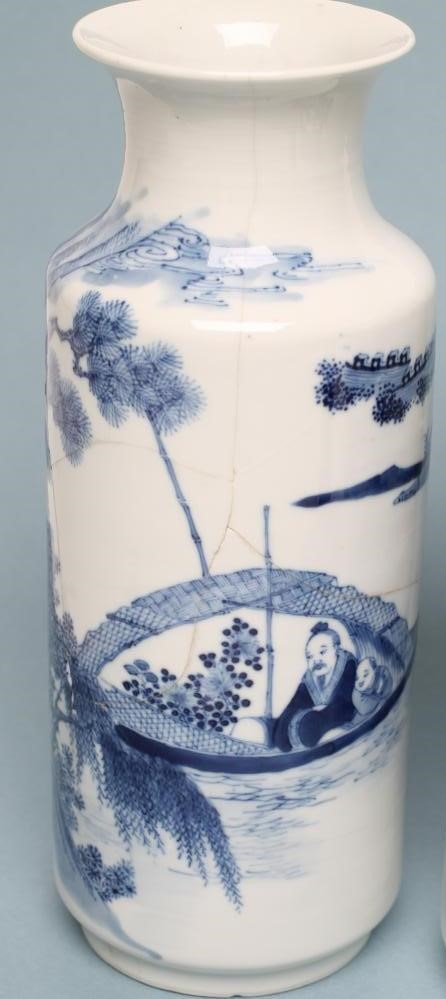 A MATCHED PAIR OF CHINESE PORCELAIN ROULEAU VASES Image