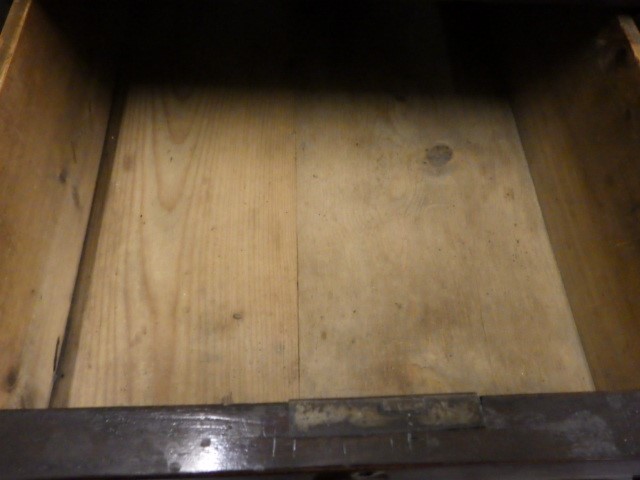 A LATE GEORGIAN MAHOGANY CHEST Image