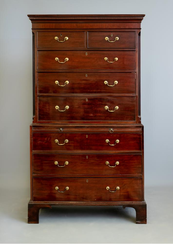 A GEORGIAN MAHOGANY CHEST ON CHEST Image