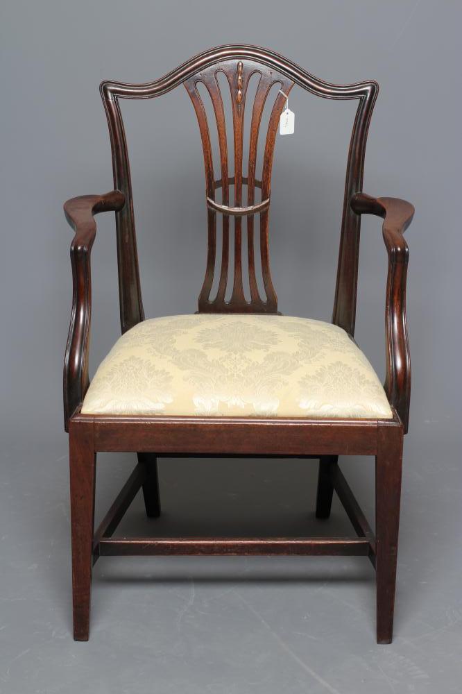 A GEORGIAN MAHOGANY ELBOW CHAIR Image