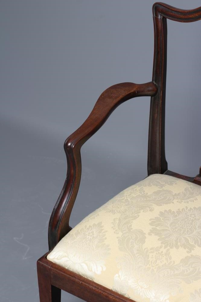 A GEORGIAN MAHOGANY ELBOW CHAIR Image