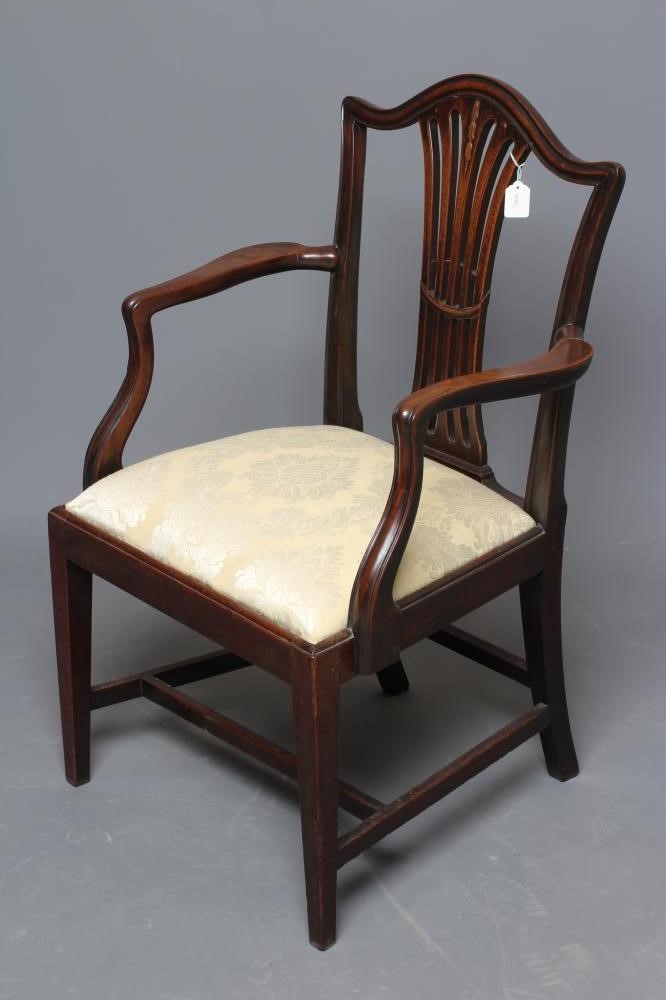 A GEORGIAN MAHOGANY ELBOW CHAIR Image