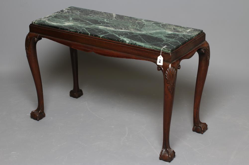 A GEORGIAN MAHOGANY WINDOW SEAT Image