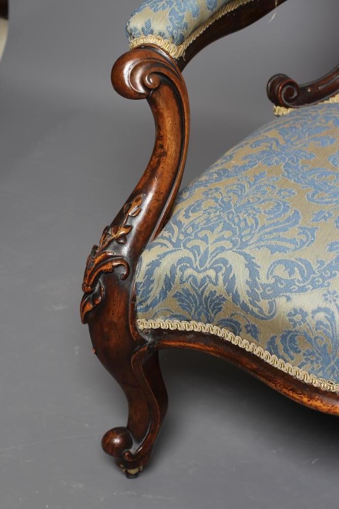 A PAIR OF VICTORIAN CARVED WALNUT SALON CHAIRS Image