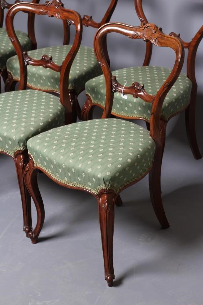 A SET OF SIX VICTORIAN ROSEWOOD DINING CHAIRS Image