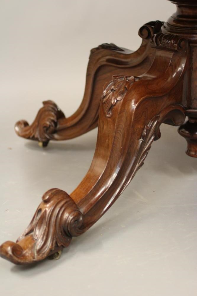 A VICTORIAN ROSEWOOD LOO TABLE of serpentine oval form Image