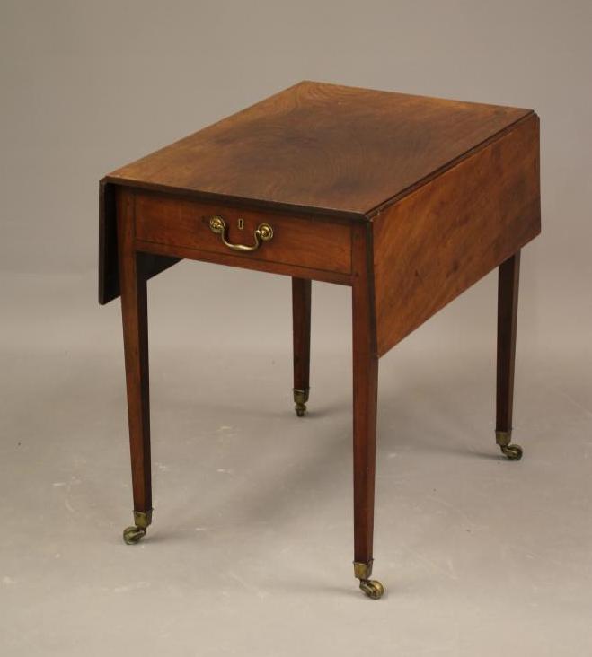 A GEORGIAN MAHOGANY PEMBROKE TABLE Image