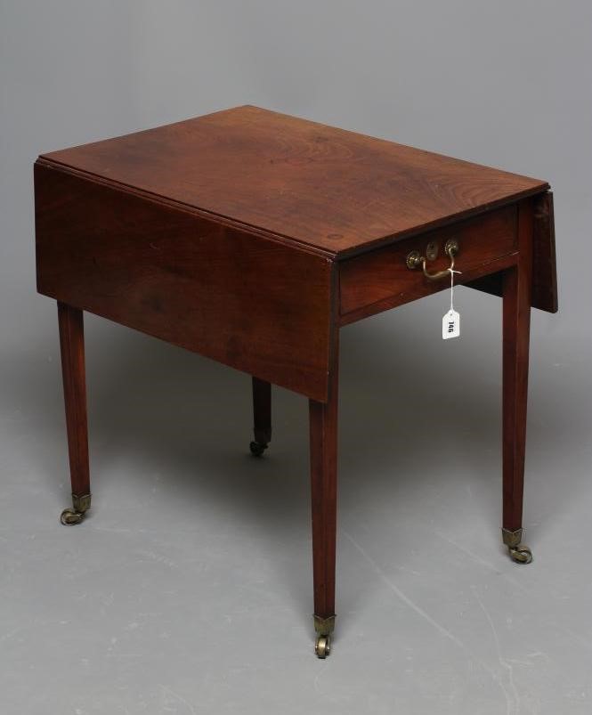 A GEORGIAN MAHOGANY PEMBROKE TABLE Image