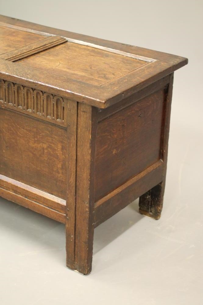 A SMALL OAK PANELLED COFFER Image