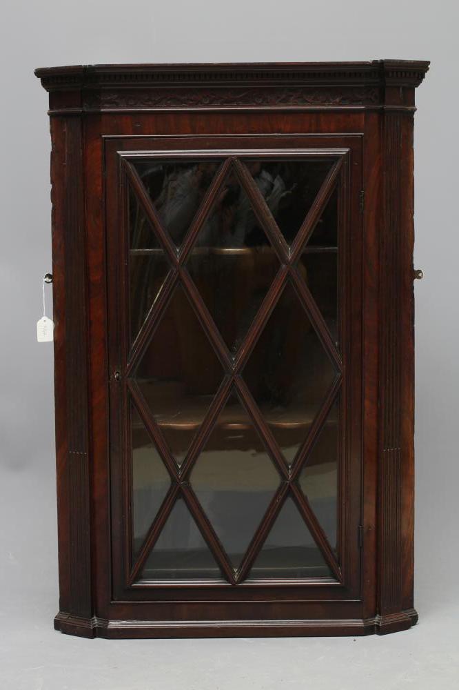 A GEORGIAN MAHOGANY CORNER CUPBOARD Image