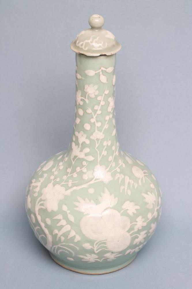 A CHINESE PORCELAIN BOTTLE VASE AND COVER Image