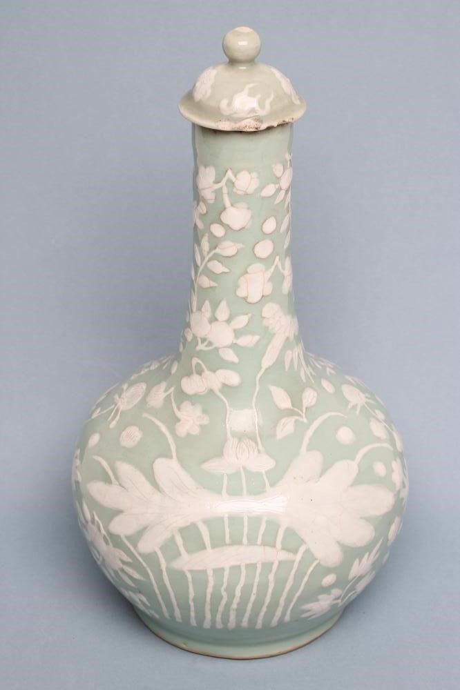 A CHINESE PORCELAIN BOTTLE VASE AND COVER Image