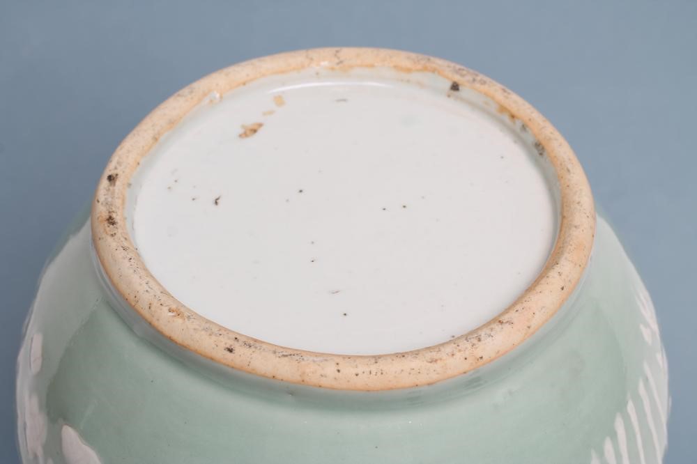 A CHINESE PORCELAIN BOTTLE VASE AND COVER Image