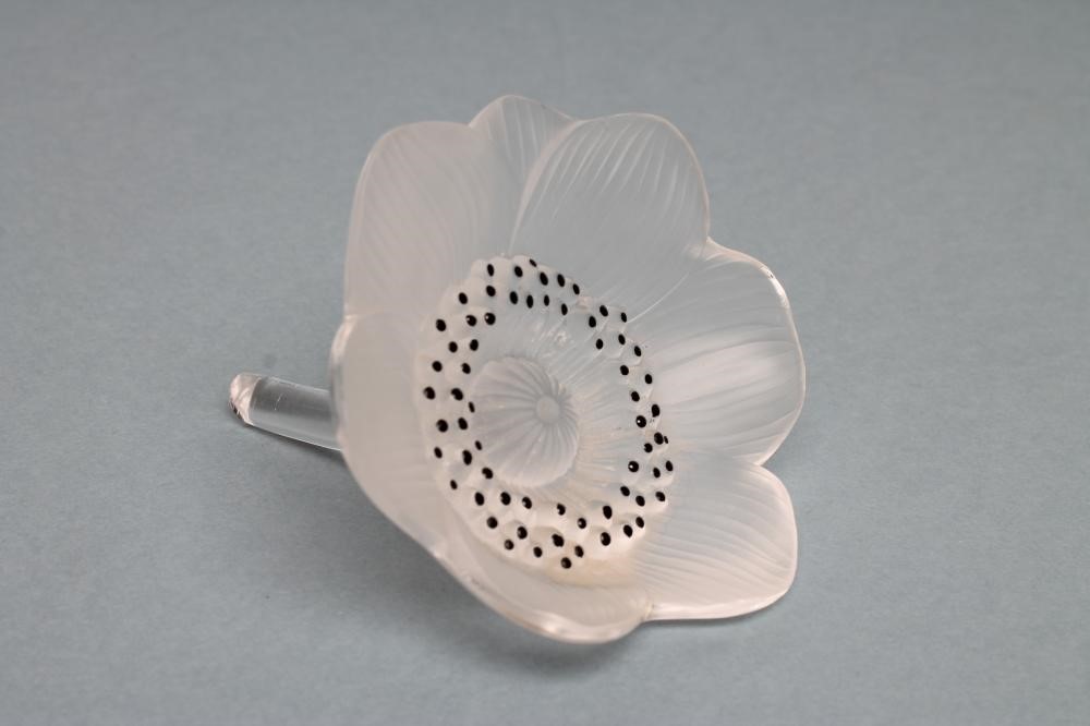 A LALIQUE CRISTAL ANEMONE PAPERWEIGHT Image