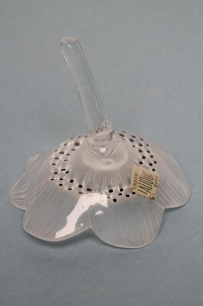 A LALIQUE CRISTAL ANEMONE PAPERWEIGHT Image
