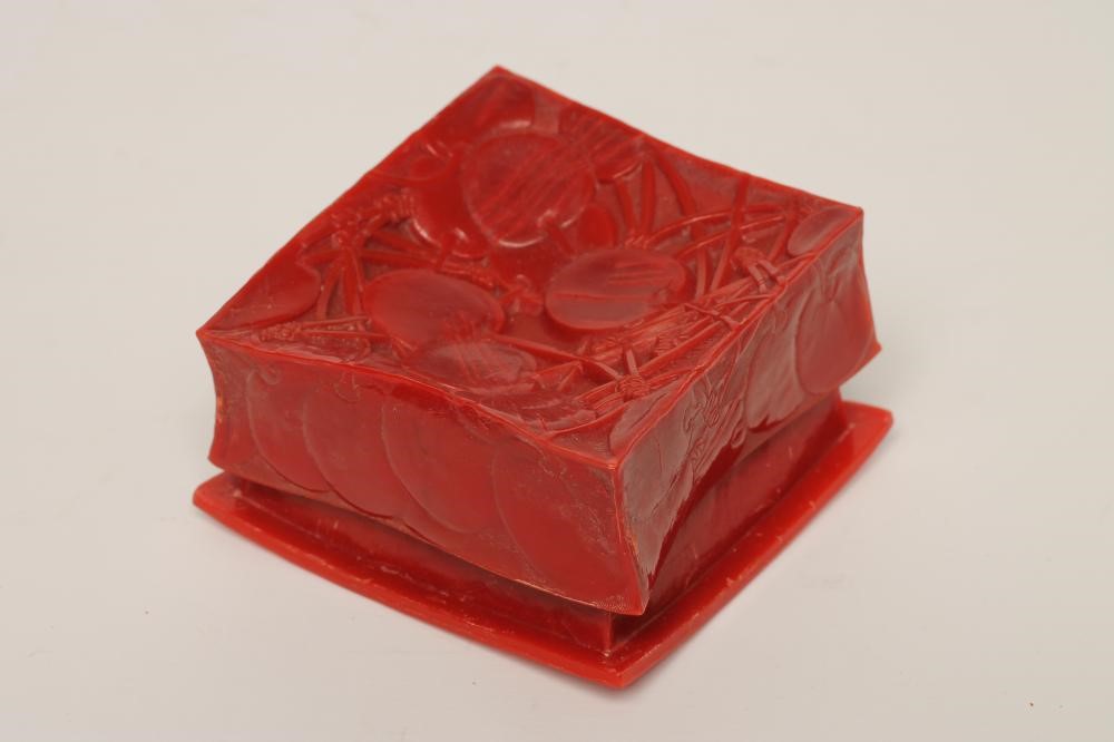 "CERISES" - A LALIQUE CHERRY MOULDED RED BAKELITE DRESSING TABLE BOX AND COVER Image