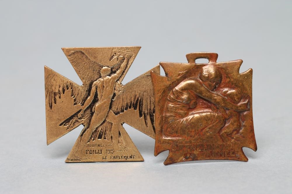 A LALIQUE FIRST WORLD WAR BADGE "Journee du Poilu 1915 Image