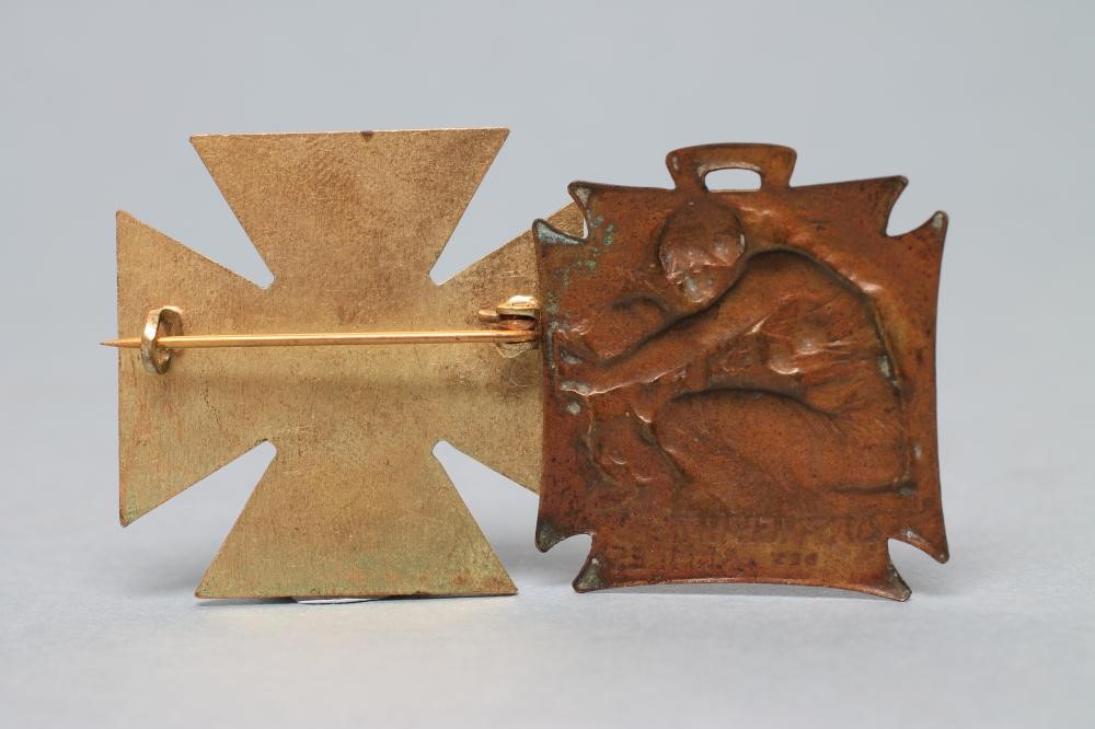 A LALIQUE FIRST WORLD WAR BADGE "Journee du Poilu 1915 Image