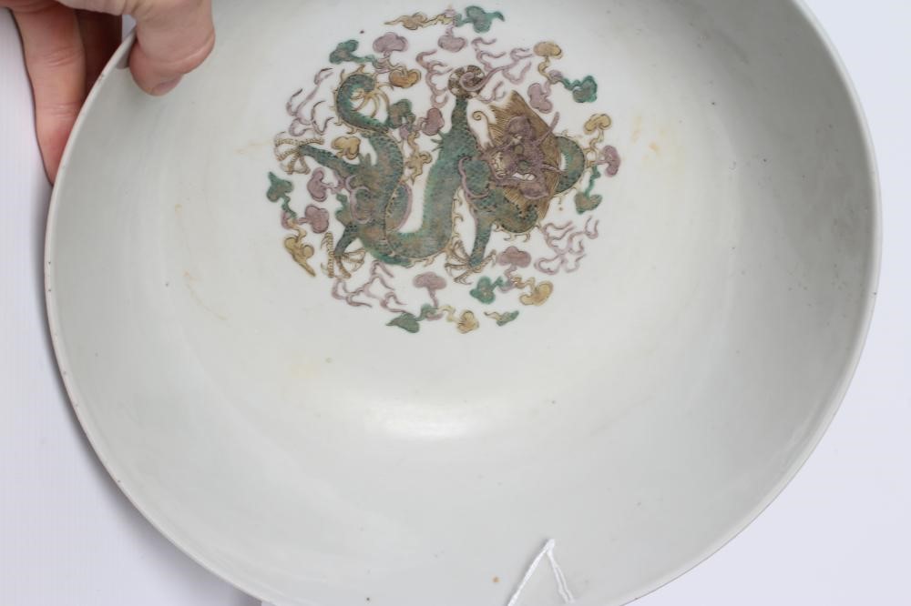 A CHINESE PORCELAIN FAMILLE VERTE BOWL of plain circular form painted with a seated Hotei with Image