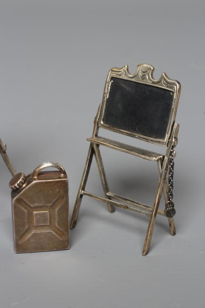 A MODERN SILVER MINIATURE MODEL TRIPOD PLATE CAMERA Image