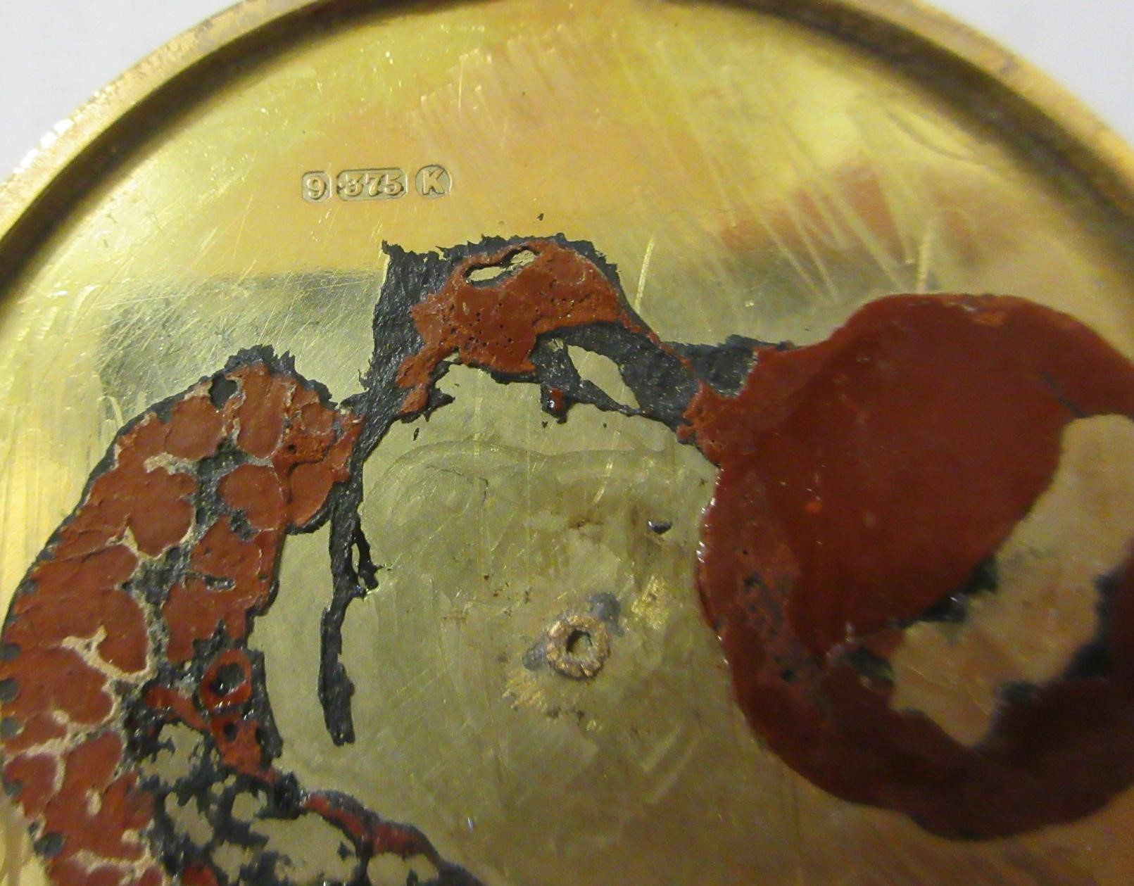 A CARTIER ART DECO 9CT GOLD CIRCULAR COMPACT Image