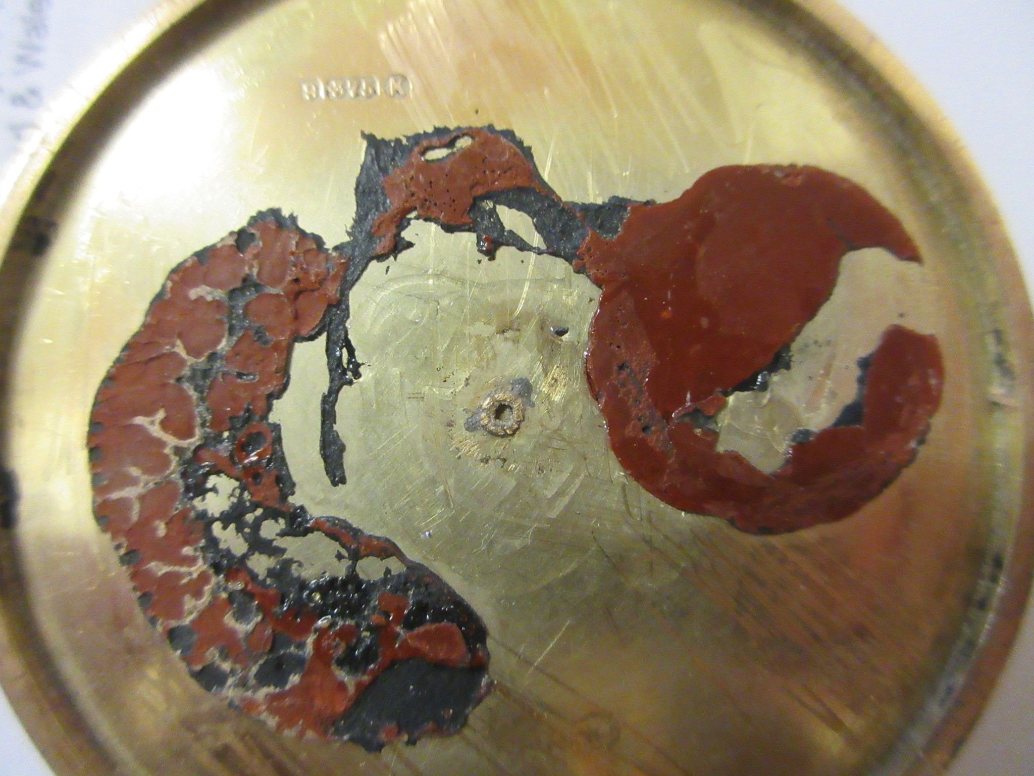 A CARTIER ART DECO 9CT GOLD CIRCULAR COMPACT Image